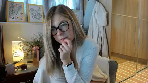 Vicky   online show from 10-21-25, 06:36