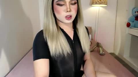 bestgirljulia online show from 10-25-25, 04:53