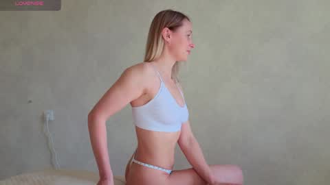 Snapshot of bestgirls2021 chatting on 05-27-26, 01:46 Hellen and Natali online show from 05-27-26, 01:46