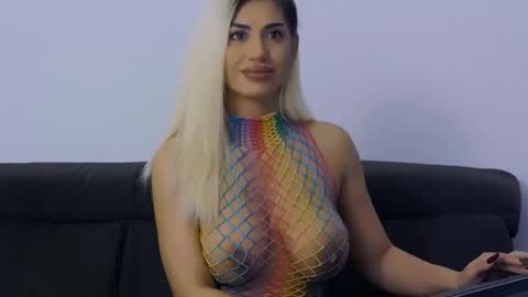 Snapshot of bethierusse chatting on 11-06-25, 02:34 bethierusse online show from 11-06-25, 02:34