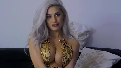 Snapshot of bethierusse chatting on 12-18-25, 05:24 bethierusse online show from 12-18-25, 05:24