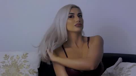 Snapshot of bethierusse chatting on 12-20-25, 05:25 bethierusse online show from 12-20-25, 05:25