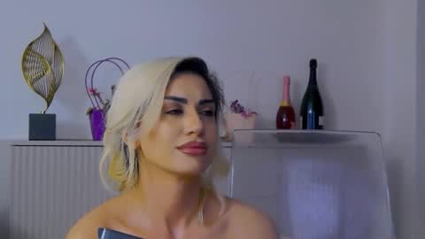 Snapshot of bethierusse chatting on 03-16-26, 02:39 bethierusse online show from 03-16-26, 02:39