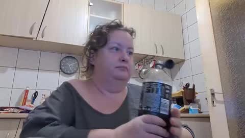 Snapshot of bethnorth chatting on 10-11-25, 02:11 bethnorth online show from 10-11-25, 02:11