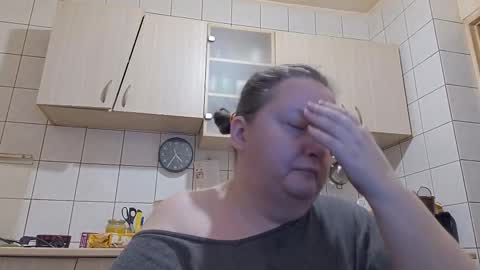 Snapshot of bethnorth chatting on 12-18-25, 02:28 bethnorth online show from 12-18-25, 02:28