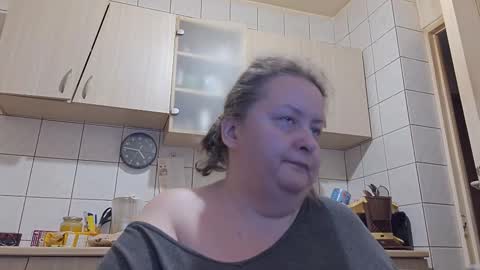 Snapshot of bethnorth chatting on 12-19-25, 02:40 bethnorth online show from 12-19-25, 02:40