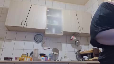 Snapshot of bethnorth chatting on 12-20-25, 02:29 bethnorth online show from 12-20-25, 02:29