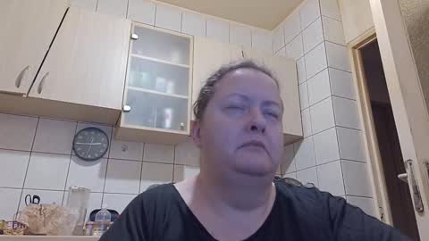 Snapshot of bethnorth chatting on 01-11-26, 12:37 bethnorth online show from 01-11-26, 12:37