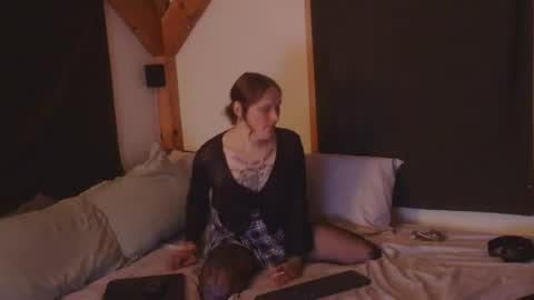 Snapshot of betsybradcock chatting on 01-09-26, 12:57 Betsy online show from 01-09-26, 12:57