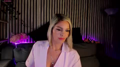 Snapshot of betty_brock chatting on 06-16-26, 01:19 Betty online show from 06-16-26, 01:19