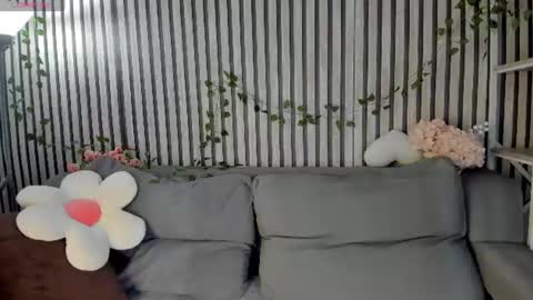 Snapshot of betty_brock chatting on 06-25-26, 01:27 Betty online show from 06-25-26, 01:27