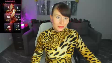 Snapshot of betty_jone chatting on 12-15-25, 07:12 Betty online show from 12-15-25, 07:12