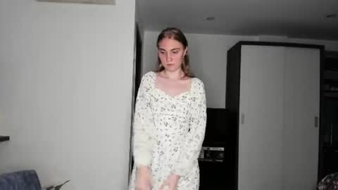 Snapshot of betty_witchy chatting on 06-30-26, 04:13 Dory make me happier online show from 06-30-26, 04:13