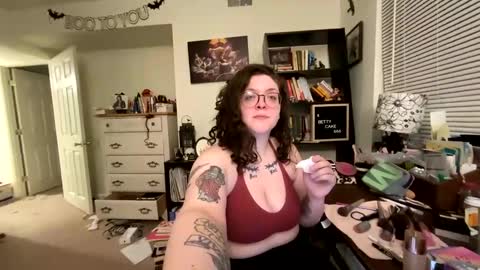 Snapshot of bettycake666 chatting on 02-10-25, 03:46 Betty Cake online show from 02-10-25, 03:46