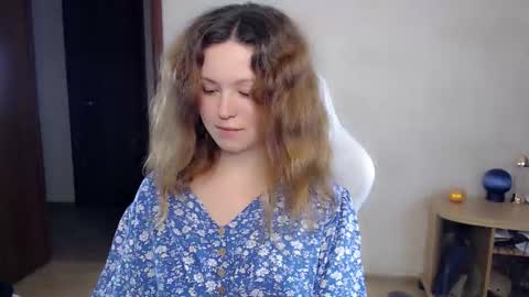 Snapshot of bettystar_ chatting on 09-17-25, 08:32 Betty online show from 09-17-25, 08:32