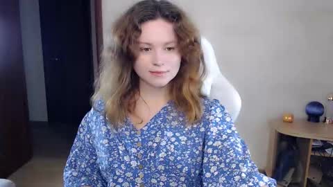 Snapshot of bettystar_ chatting on 09-18-25, 08:11 Betty online show from 09-18-25, 08:11