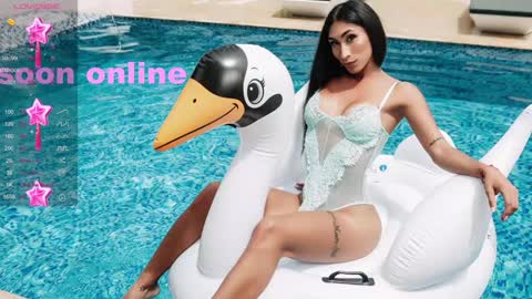 Snapshot of beuty_goddes777 chatting on 12-17-24, 12:11 Nicolle Aviles online show from 12-17-24, 12:11