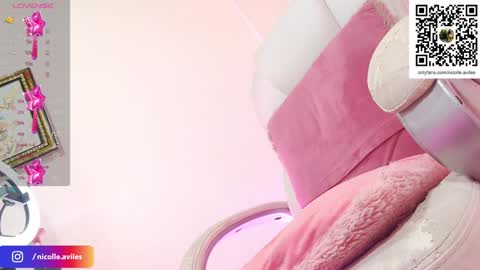 Snapshot of beuty_goddes777 chatting on 01-10-25, 05:58 Nicolle Aviles online show from 01-10-25, 05:58