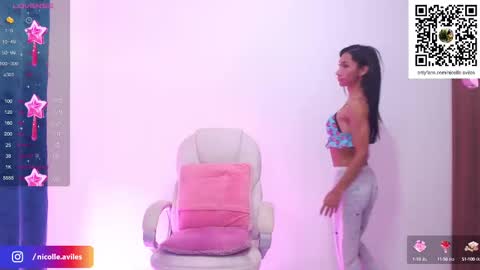 Snapshot of beuty_goddes777 chatting on 02-14-25, 06:12 Nicolle Aviles online show from 02-14-25, 06:12