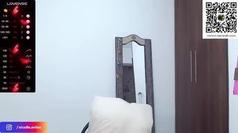 Snapshot of beuty_goddes777 chatting on 02-28-25, 11:01 Nicolle Aviles online show from 02-28-25, 11:01