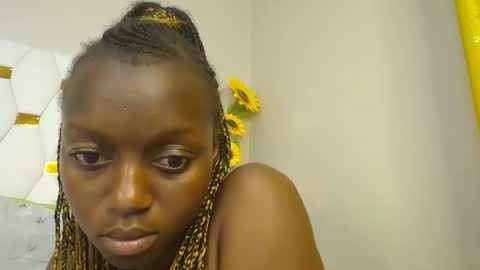 Snapshot of beverlyne5 chatting on 02-03-25, 02:03 beverly online show from 02-03-25, 02:03