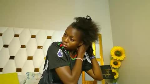 Snapshot of beverlyne5 chatting on 02-12-25, 10:56 beverly online show from 02-12-25, 10:56