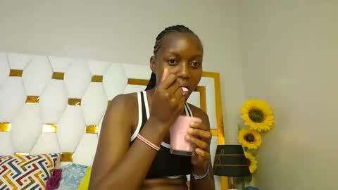 Snapshot of beverlyne5 chatting on 02-14-25, 10:58 beverly online show from 02-14-25, 10:58