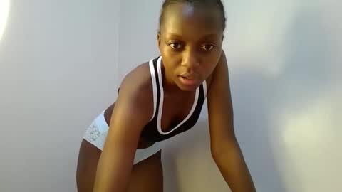 Snapshot of beverlyne5 chatting on 03-04-25, 06:18 beverly online show from 03-04-25, 06:18