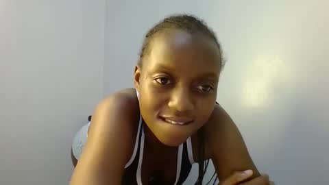 Snapshot of beverlyne5 chatting on 03-05-25, 12:38 beverly online show from 03-05-25, 12:38