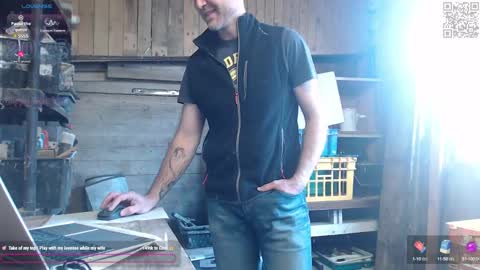 My name is David and if you like public exhibitions you wont be disappointed with me LoL - My favorite vibes is 44  online show from 02-23-25, 09:44