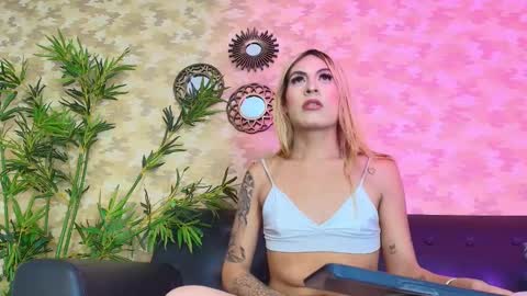 Snapshot of biancamonroe_ chatting on 02-24-25, 04:15 Bianca online show from 02-24-25, 04:15