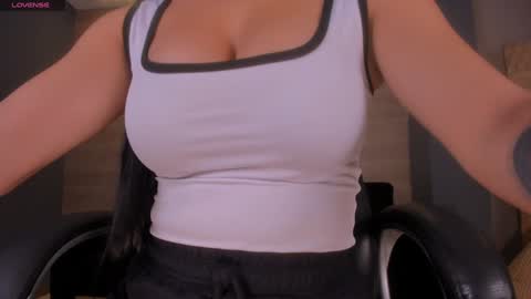 Snapshot of biancapierce_ chatting on 01-17-25, 11:49 Bianca Pierce online show from 01-17-25, 11:49