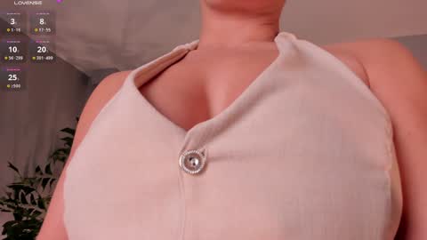 Snapshot of biancapierce_ chatting on 01-23-25, 02:50 Bianca Pierce online show from 01-23-25, 02:50