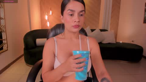 Snapshot of biancapierce_ chatting on 02-04-25, 11:27 Bianca Pierce online show from 02-04-25, 11:27