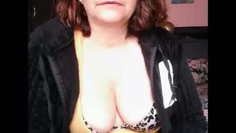 Snapshot of biancasteel chatting on 05-12-26, 05:32 biancasteel online show from 05-12-26, 05:32