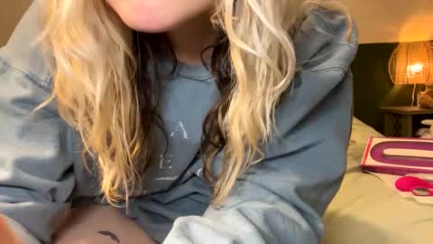 Ellie  online show from 03-25-26, 04:51