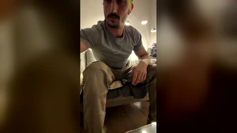 Snapshot of biberonplein1010 chatting on 04-05-26, 10:07 biberonplein1010 online show from 04-05-26, 10:07