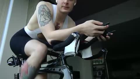 Snapshot of bicyclesocks chatting on 04-05-26, 02:03 bicyclesocks online show from 04-05-26, 02:03