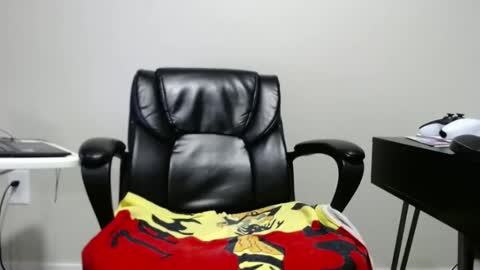 Snapshot of big6incheragain chatting on 02-10-25, 01:35 big6incheragain online show from 02-10-25, 01:35