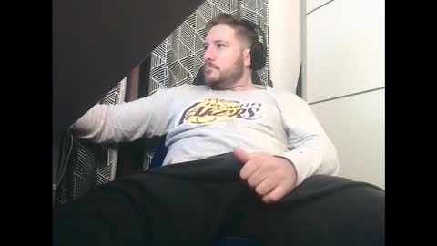 Snapshot of big_sele chatting on 12-21-25, 06:31 bigbroly88 online show from 12-21-25, 06:31