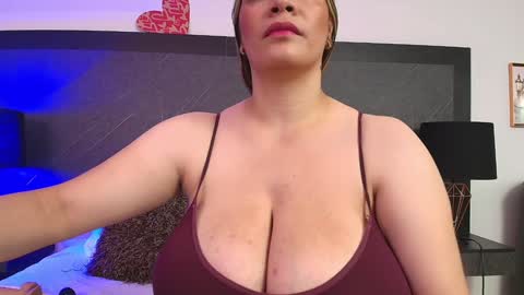 Snapshot of big_tits_in_your_face chatting on 01-17-25, 08:44 Tell me Sophia  online show from 01-17-25, 08:44