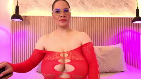 Snapshot of big_tits_in_your_face chatting on 10-01-25, 08:04 Tell me Sophia  online show from 10-01-25, 08:04