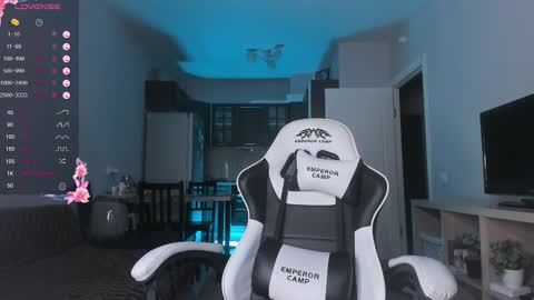 Snapshot of bigboobsalise chatting on 02-28-25, 03:26 Alise online show from 02-28-25, 03:26