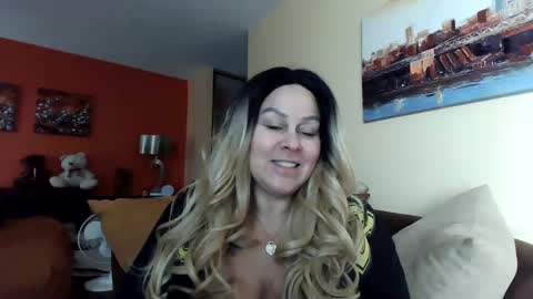Snapshot of bigbreastsabrina chatting on 01-06-25, 07:35 BIG BREAST SABRINA online show from 01-06-25, 07:35