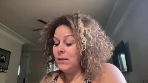 Snapshot of bigbreastsabrina chatting on 09-26-25, 03:27 BIG BREAST SABRINA online show from 09-26-25, 03:27