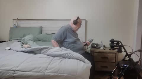 Snapshot of bigcraig123 chatting on 12-15-25, 04:00 Craig online show from 12-15-25, 04:00