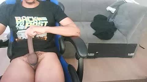 Snapshot of biggeroncam chatting on 10-24-25, 01:35 biggeroncam online show from 10-24-25, 01:35