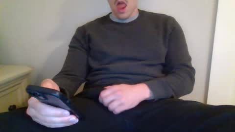 Snapshot of biggooner01 chatting on 07-12-26, 01:07 BigGooner01 online show from 07-12-26, 01:07