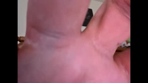 Snapshot of bigguunn chatting on 02-12-26, 11:33 bigguunn online show from 02-12-26, 11:33