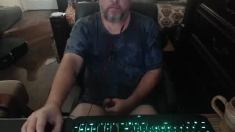 bighugmugg online show from 10-04-25, 07:56